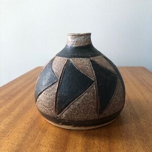 Sweet Vintage Southwestern style studio pottery vase. Signed, dated “83”